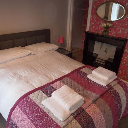 Churchend Farm Bed And Breakfast Slimbridge Exterior photo