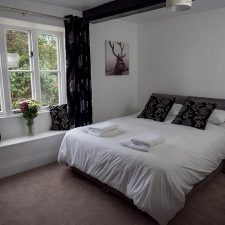 Churchend Farm Bed And Breakfast Slimbridge Exterior photo