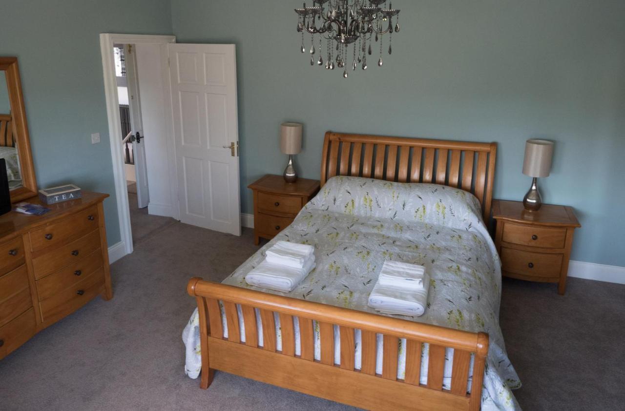 Churchend Farm Bed And Breakfast Slimbridge Exterior photo