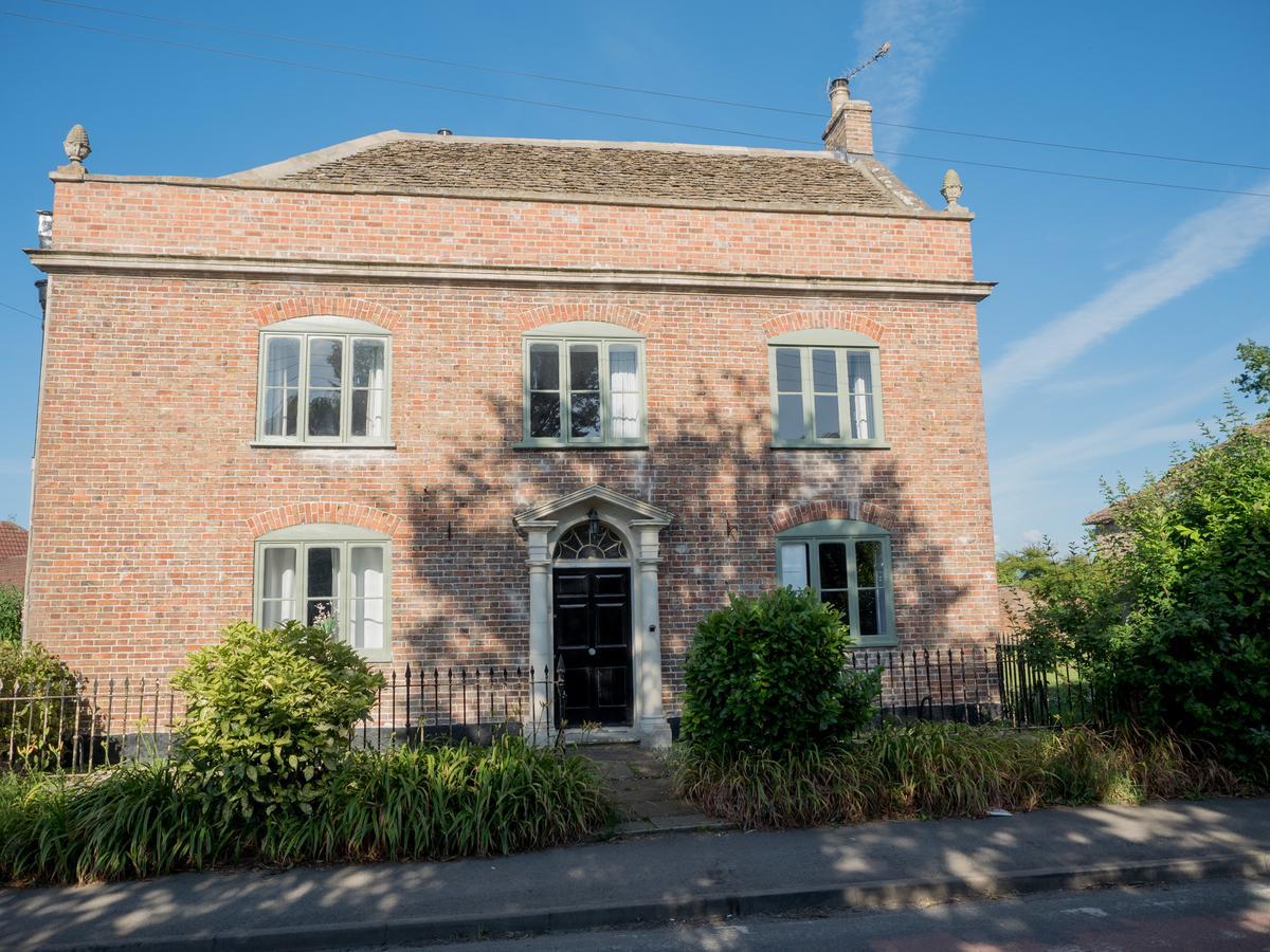 Churchend Farm Bed And Breakfast Slimbridge Exterior photo
